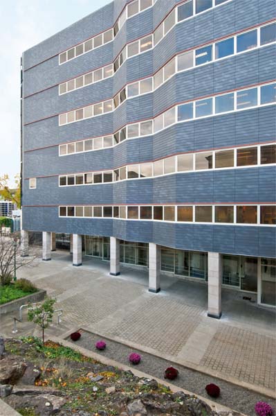 400×600-12103101_01 RPI LCII exterior at dusk